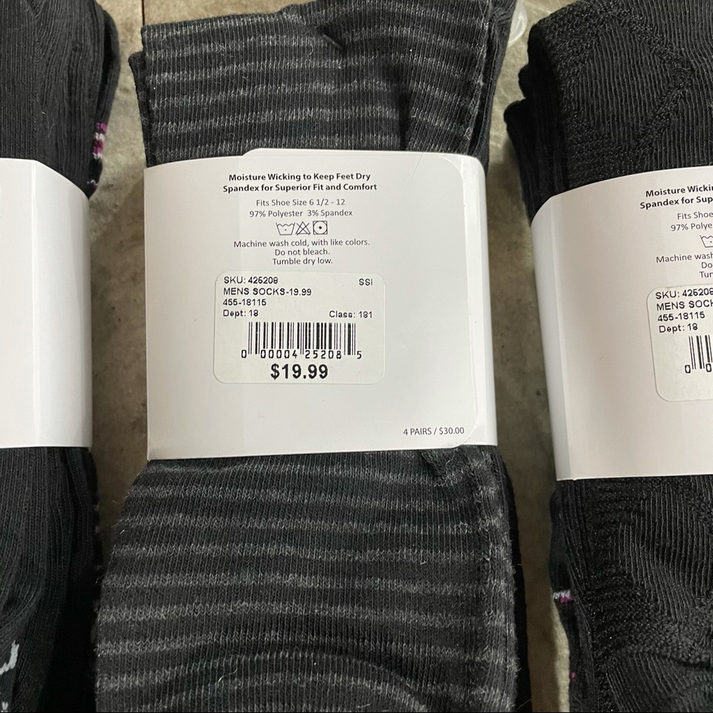 🌻4 packs of men’s NWT Adolfo socks (16 total) - Picture 4 of 10